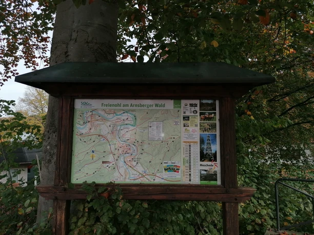 Wandertafel am Markplatz Freienohl Wandertafel am Markplatz Freienohl