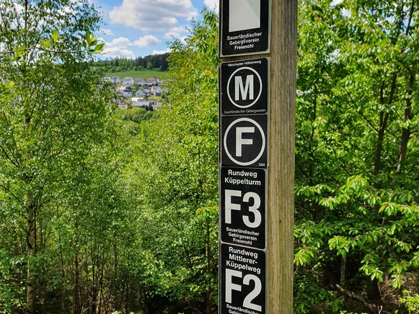 Wegweiser in Meschede-Freienohl (F) (M) F2, F3 Rundweg Küppelturm