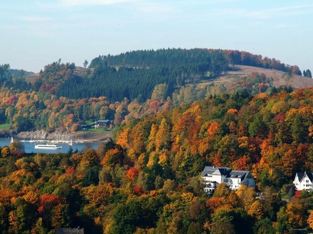 Hennedamm Hotel Fernansicht Herbst