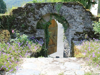 Garten der Versuchung am Schloss Neuweilnau