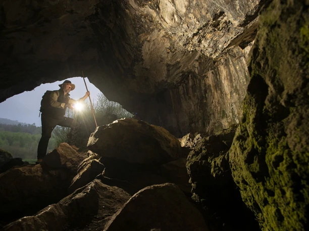 Waldrouen-Ranger in der Höhle