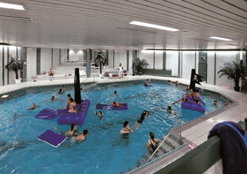 Badespaß im Hallenbad des Kurhaus Bad Camberg