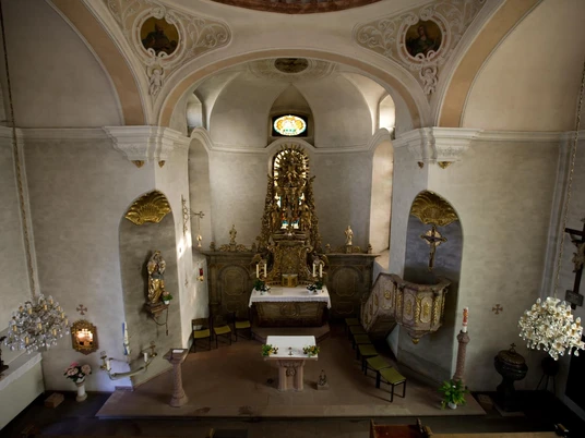 Innenansicht der Katholischen Kirche Burgholzhausen