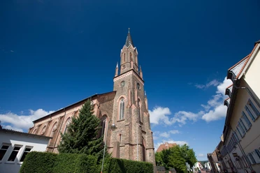 Ihr Turm ist weithin sichtbar.