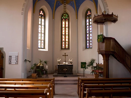 Schlichte Eleganz im Innenraum.