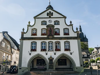 Historisches Rathaus Brilon als Start- und Zielpunkt des Rothaarsteig