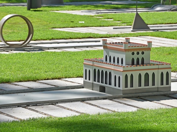 Minigolf, Gotisches Haus