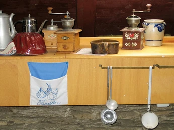 Sammlung alter Küchenutensilien