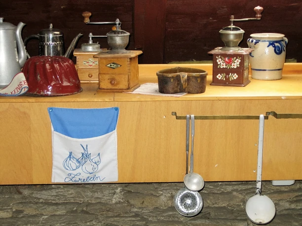 Sammlung alter Küchenutensilien