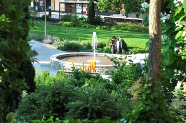 Brunnen im Schulgarten Foto KKK
