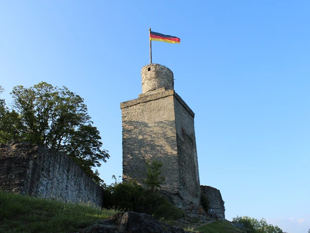 Bergfried der Burgruine Falkenstein