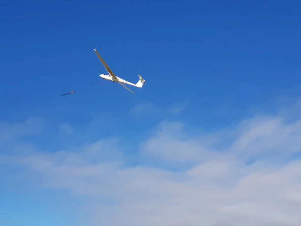 Segelflugzeug in der Luft Segelflugzeug in der Luft. Der Himmel ist blau
