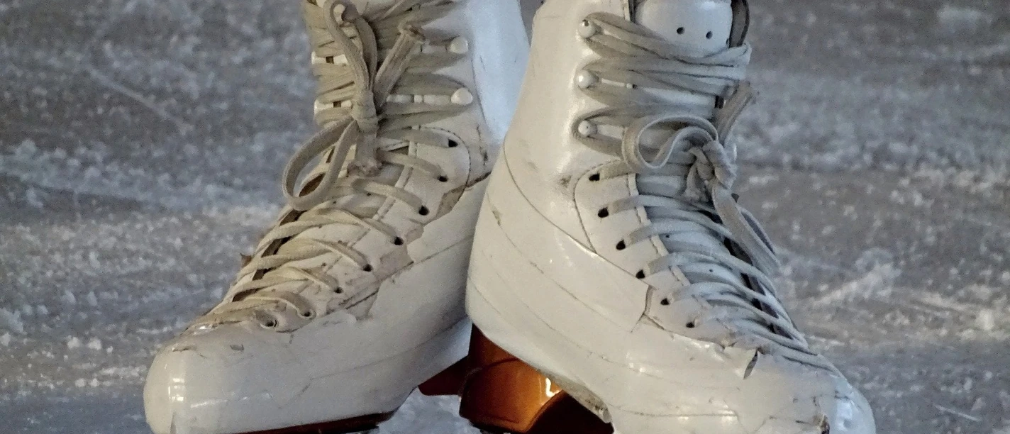 Schlittschuhe an und losfahren
