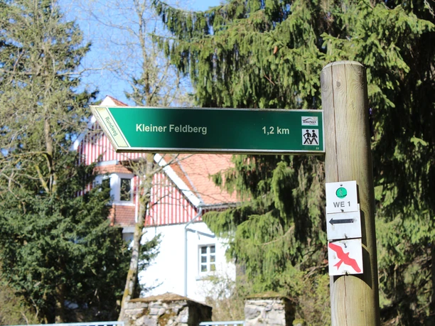 Wanderweg zum Gipfel des Kleinen Feldbergs