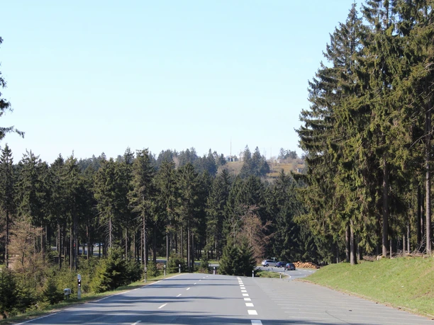 Gipfel des Kleinen Feldbergs mit Messinstrumenten