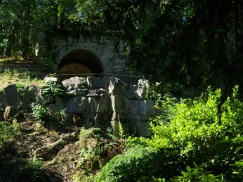 Schlosspark, Grotte