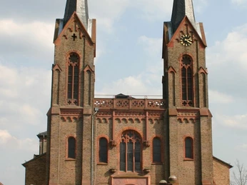 Die einzige Kirche im Kreis mit zwei Türmen.