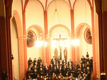 Regelmäßig finden in der Kirche Konzerte statt.