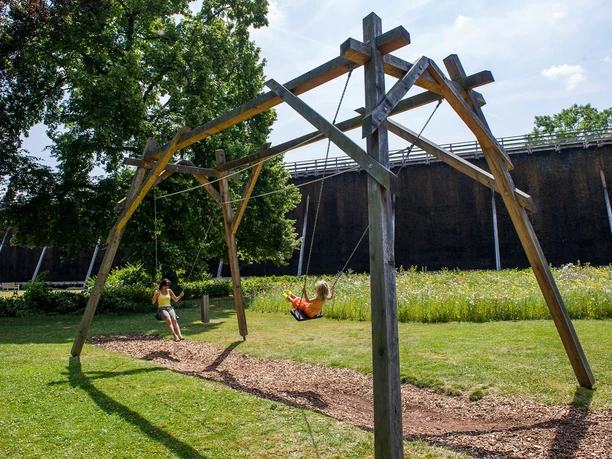 Partnerschaukel im Bad Nauheimer Gesundheitsgarten