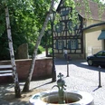 Milchrunnen, Warmbrunnen und Justus von Liebig-Brunnen