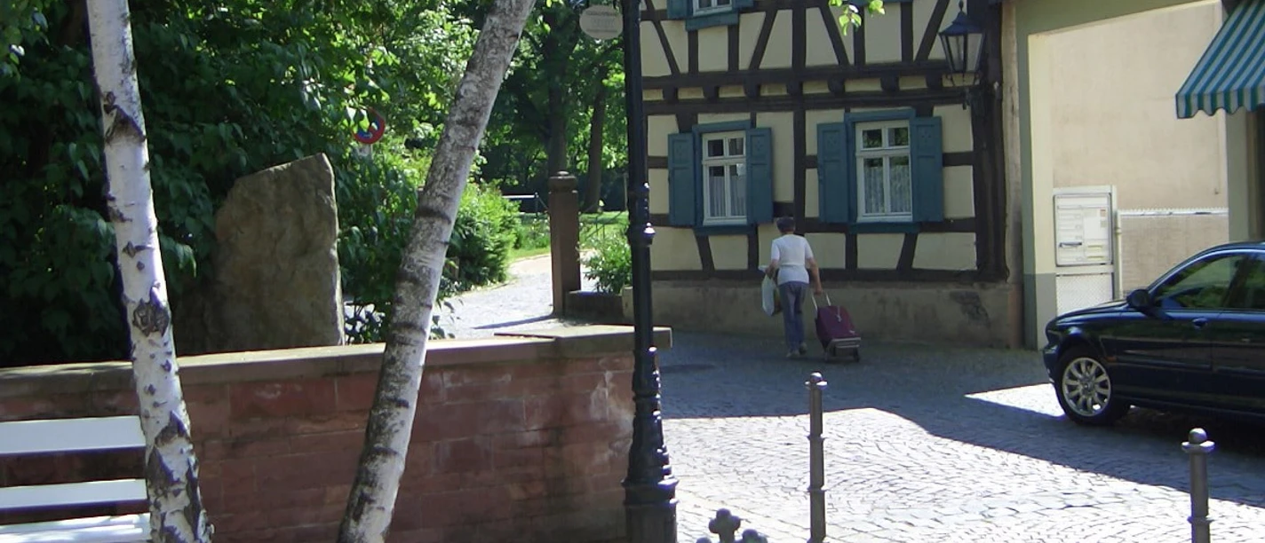 Milchrunnen, Warmbrunnen und Justus von Liebig-Brunnen