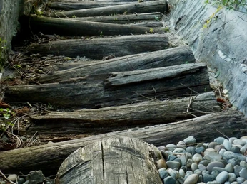 Schwellen-Kies-Parcour