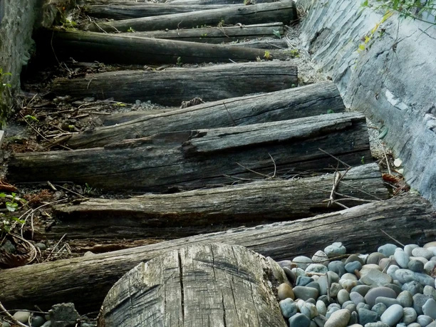 Schwellen-Kies-Parcour