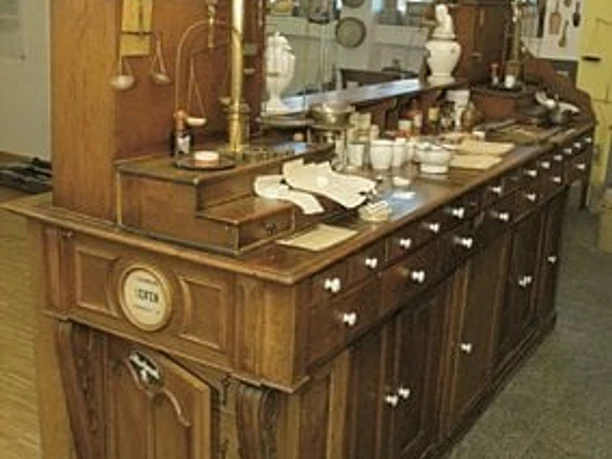 Blick in die Museumsapotheke