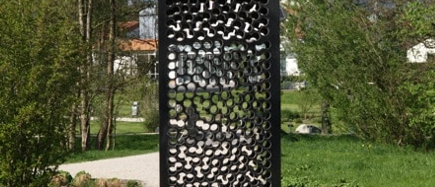 Livia Kubach und Michael Kropp "Stein für das Licht" (2010) seit 2012 in Eschborn