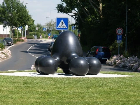 Masayuki Koorida "Flower" (2008) "Seed" (2007) seit 2010 in Eschborn