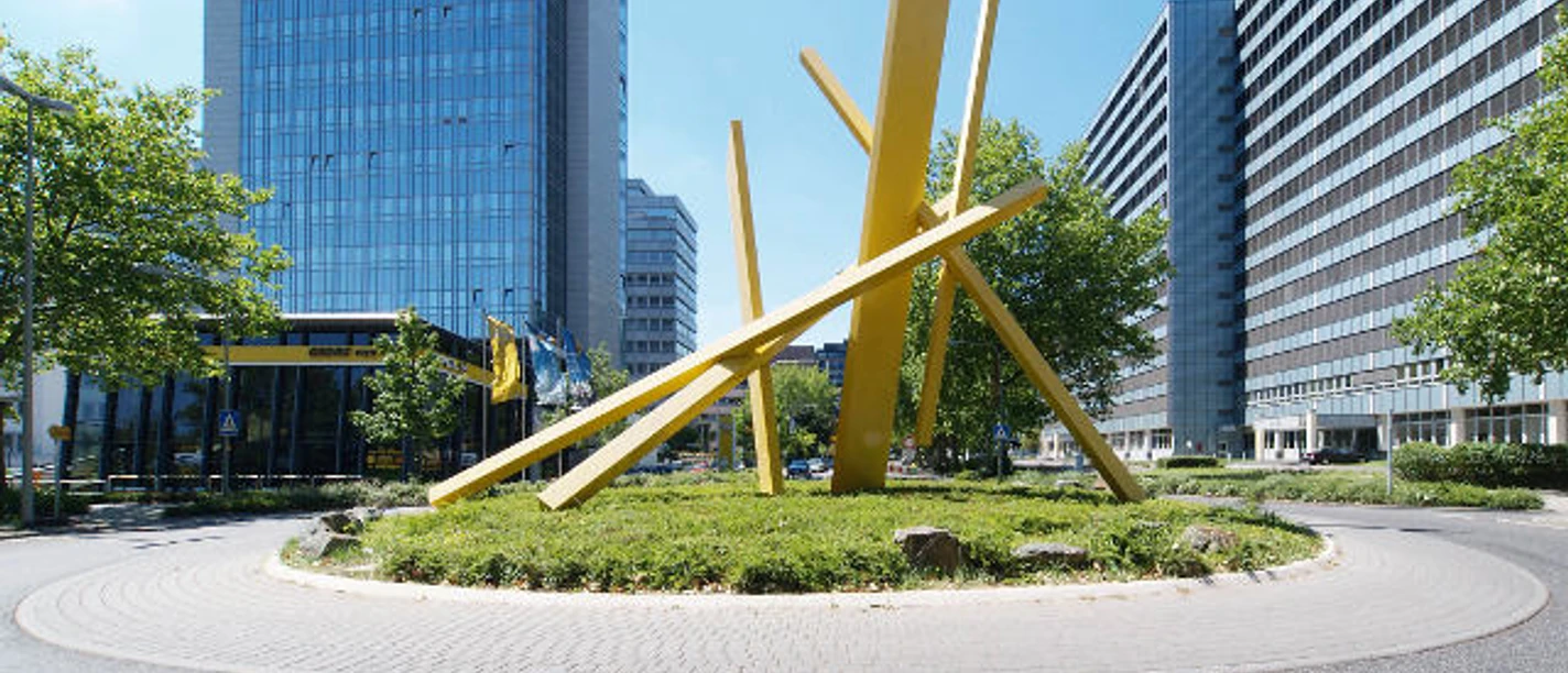 John Henry "Fulcrum" (2001) seit 2002 in Eschborn