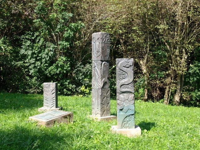 Sommerwerkstatt Villa Luce "Drei Säulen" (1995) seit 1997 in Eschborn