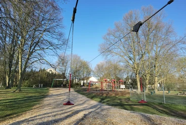 Seilbahnen auf dem Traktorspielplatz