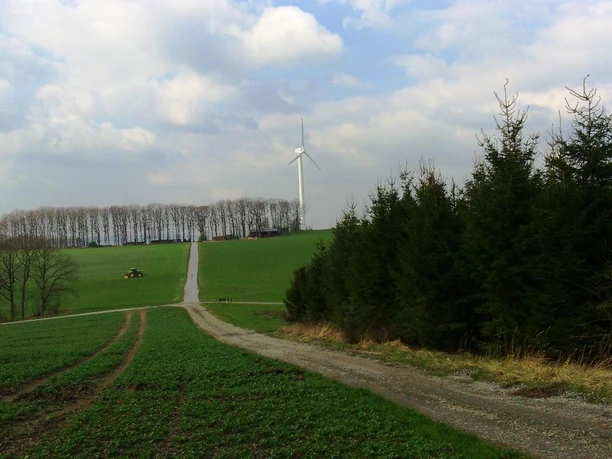 A1 Hespe - Blick auf Windrad an der Kracht