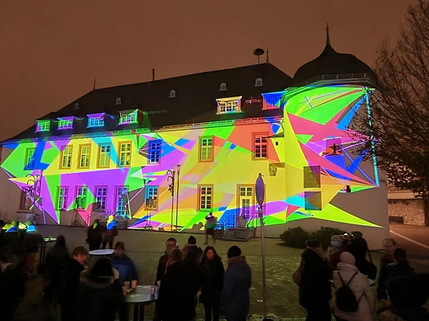 Kellereigebäude illuminiert