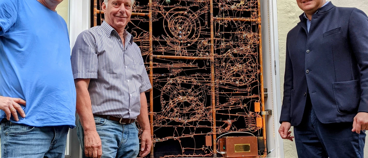 Kugelbahn in Übergröße in der Hofheimer Altstadt