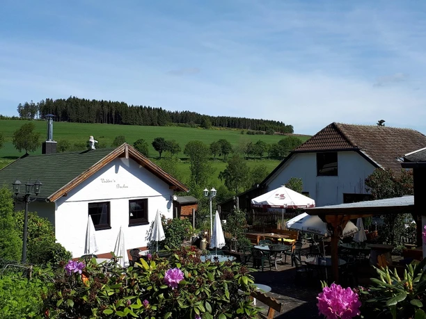 Rustikaler Biergarten - © Café-Restaurant Vedder