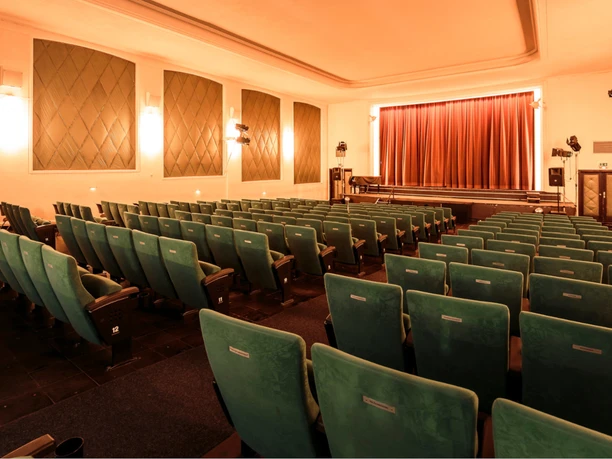 Filmclub im Filmtheater Universum-c-universum.jpg