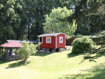 weitläufiger Garten