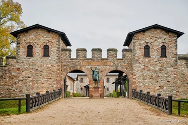 Eingangsportal Saalburg