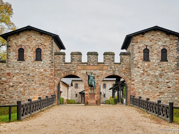 Eingangsportal Saalburg