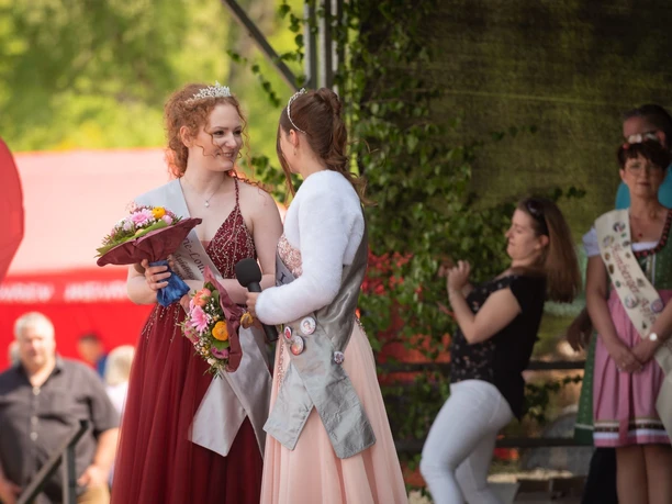 Apfelblütenköniginnen Celin I. (2019/2022) und Marie-Louise I. (2022/2023)