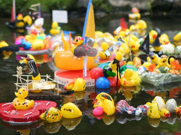 Das Entenrennen ist Tradition.