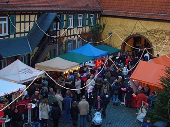 Stände im Innenhof des Alten Posthofes