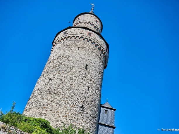 Hexenturm Idstein Außenaufnahme des Hexenturms bei strahlend blauem Himmel