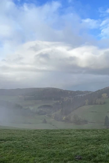 Am Wanderweg R2 bei Rattlar