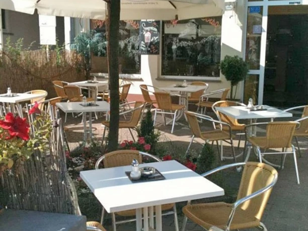 Terrasse des Eiscafe del Corso