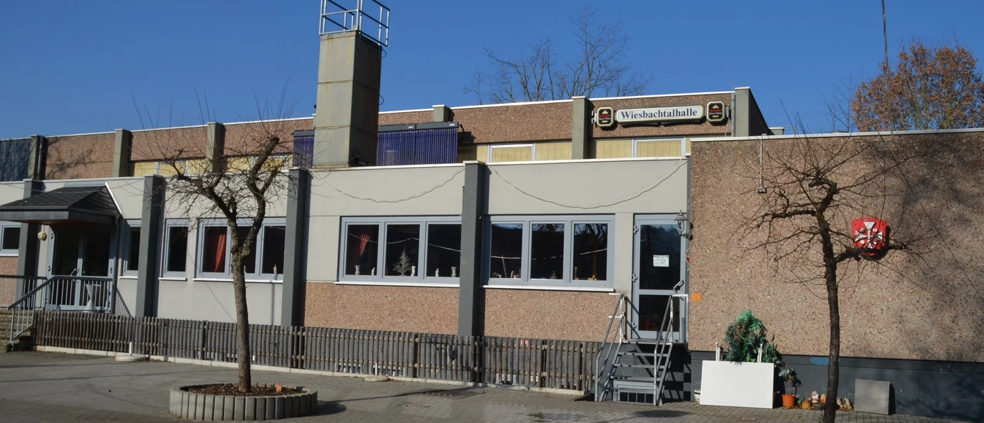 Eingang zur Gaststätte in der Wiesbachtalhalle