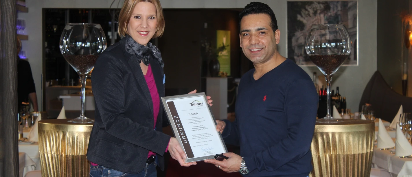 TTS-Geschäftsführerin Daniela Krebs und Restaurantinhaber Mirwais Stuman