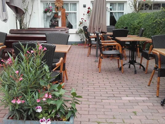 Terrasse Mille Vini an der Burg